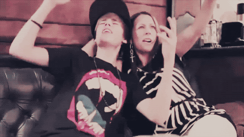 gif justin bieber y mamá
