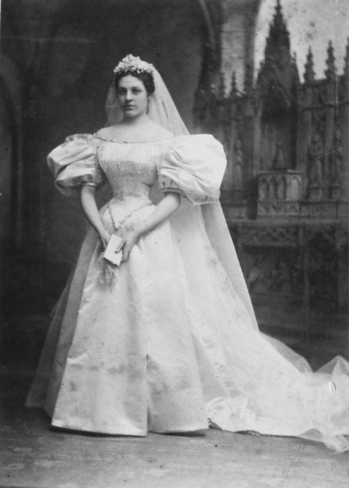 Mary Lowry primera novia vestido 120 años