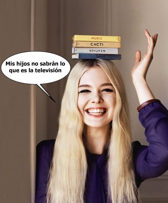 Elle faning con libros en la cabeza 