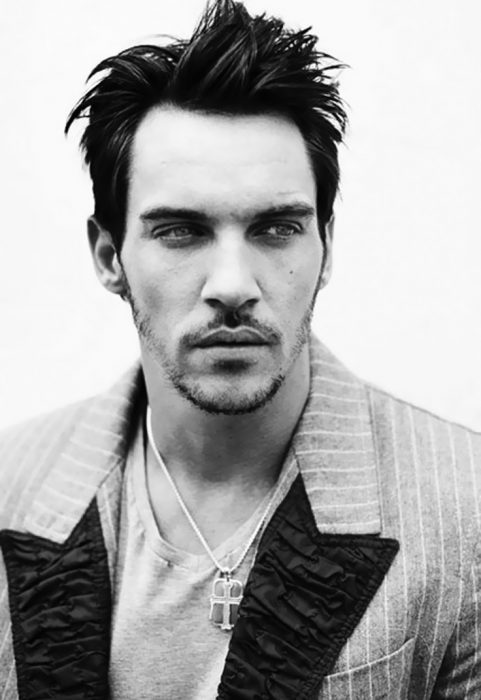 Jonathan Rhys Meyers blanco y negro