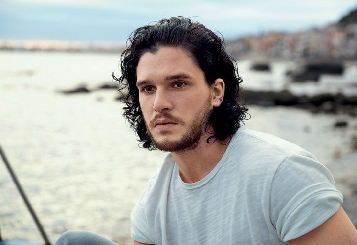 Kit Harington en la playa 