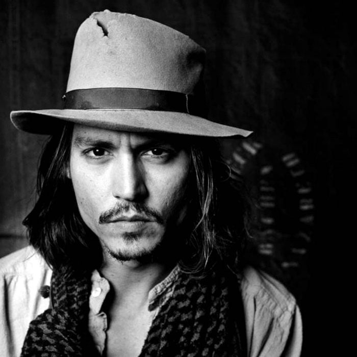 Johnny Depp blanco y negro con sombrero
