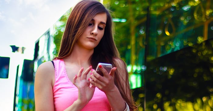 20 Molestos mensajes de texto que las chicas reciben cuando están solteras