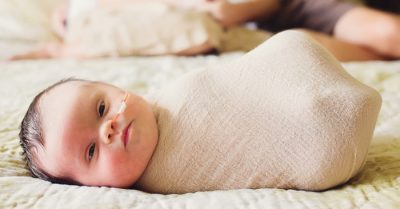 Esta bebé tiene un tumor cerebral inoperable, así que sus padres hicieron una sesión de fotos para demostrarle su amor