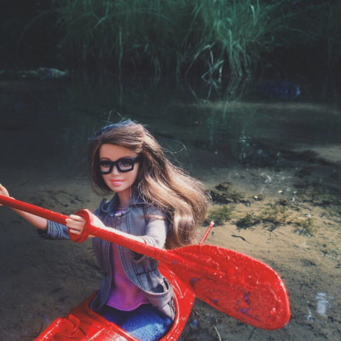 Fotografías de Barbie hipster remando