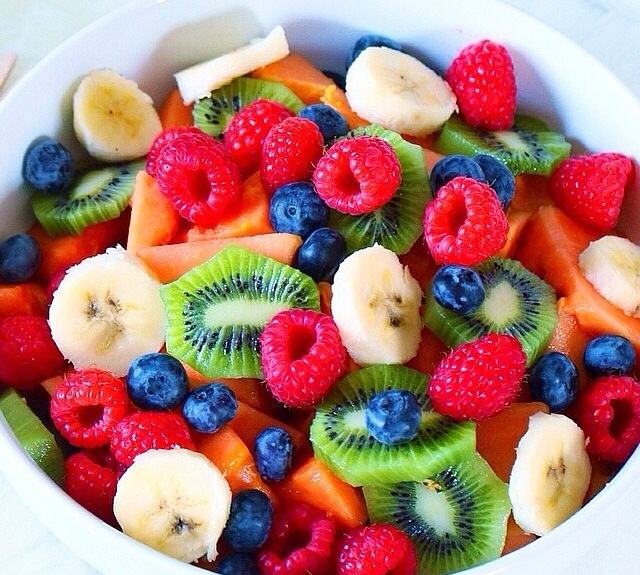 Plato de ensalada de frutas