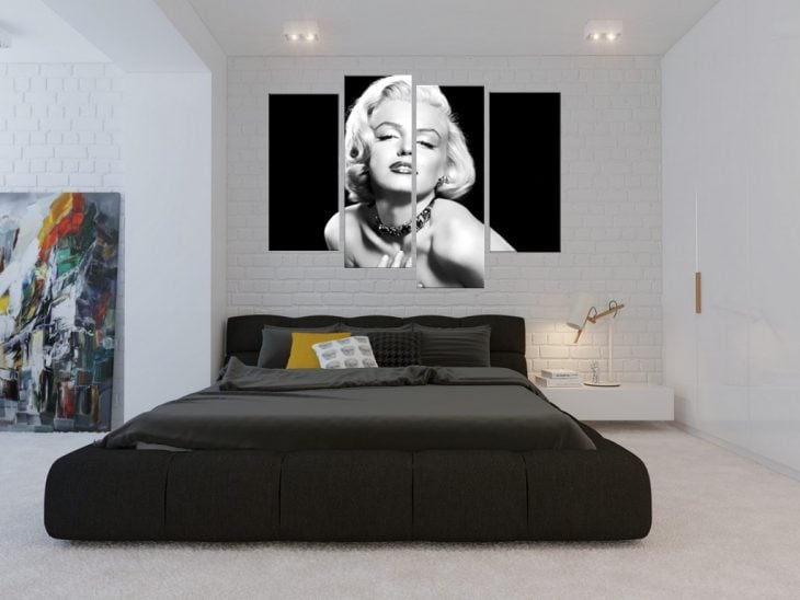 Habitación minimalista con cuadro de Marilyn Monroe 