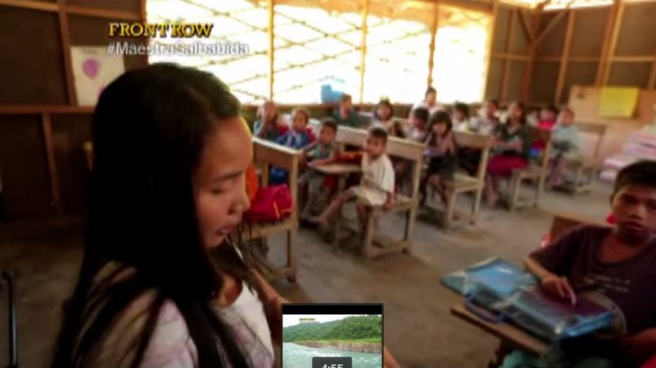 Elizabeth Miranda dando clases en Filipinas