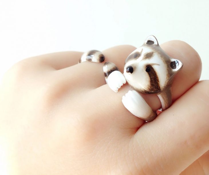 anillo en forma de mapache 