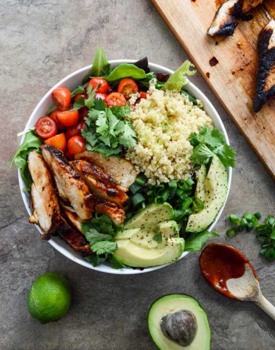 ensalada de pollo con vegetales