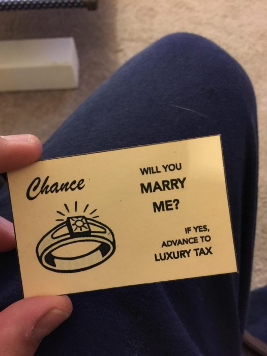 tarjeta monopoly con propuesta de matrimonio