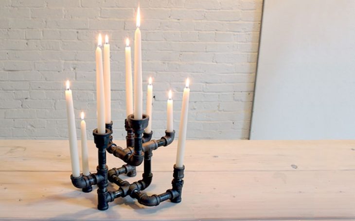 Candelabro hecho con tubos de pvc