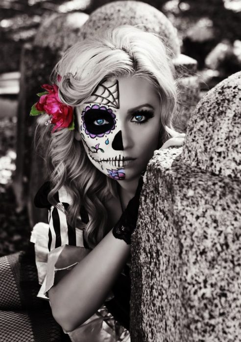 Chica con maquillaje para halloween de catrina 