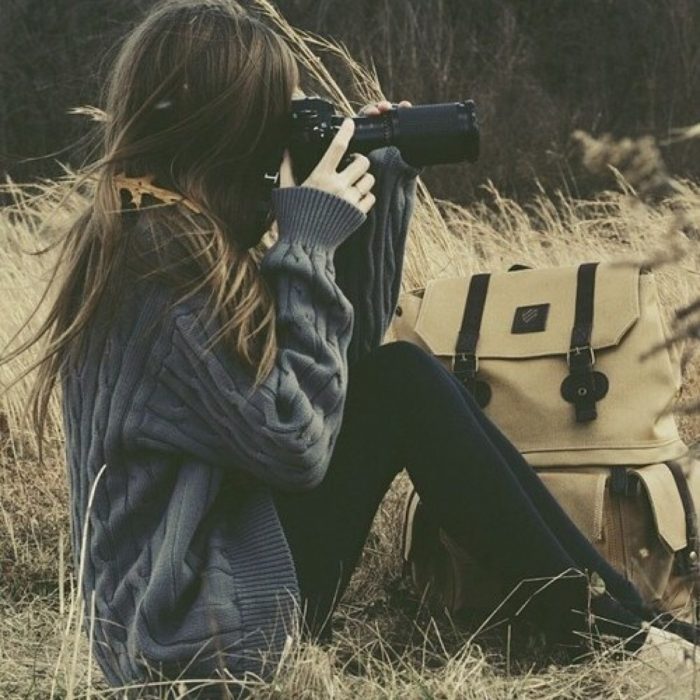 chica tomando fotografía