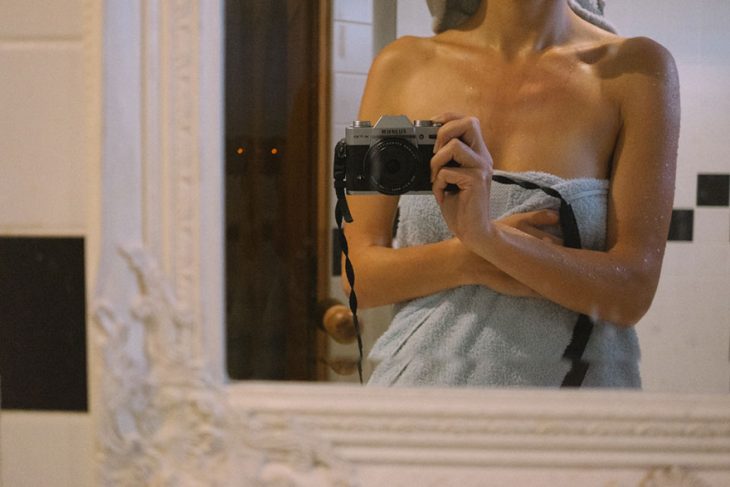 Fotógrafa tomo las fotos de su propia boda después de salirse de bañar 