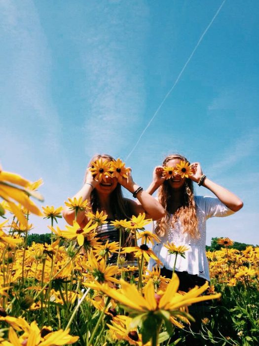 Chica con girasoles 