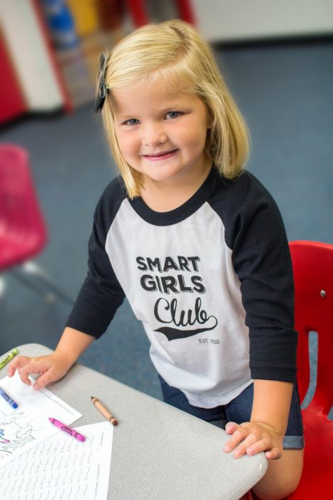 niña playera con mensaje positivo