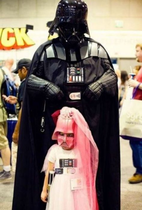 padre e hija disfrazados darth vader