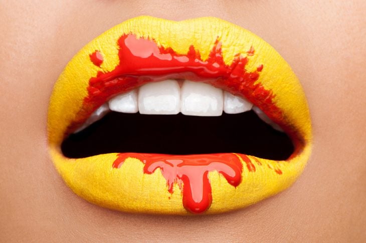Diseño de labios para halloween como una mancha de pintura 