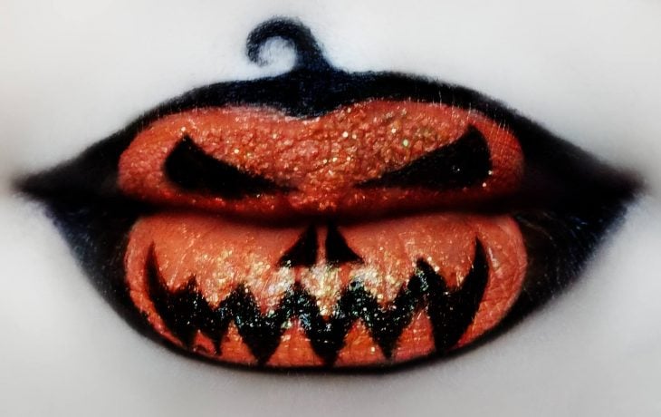 Diseño de labios para halloween en forma de calabaza 