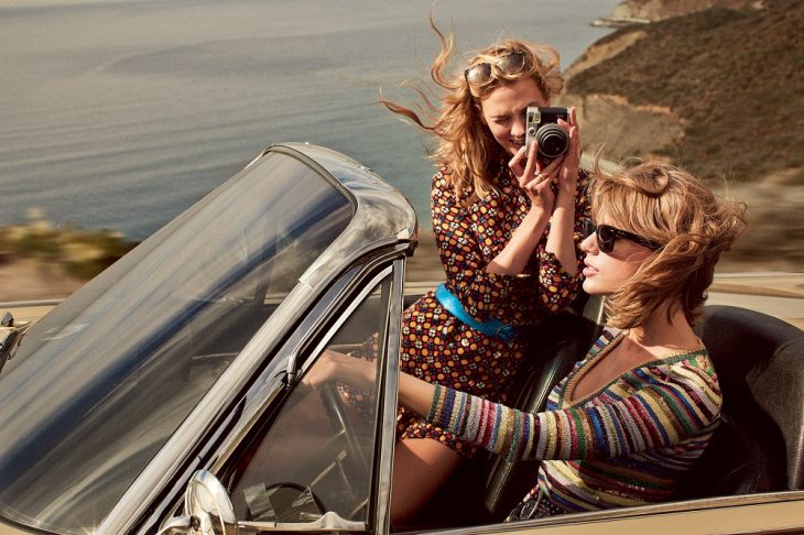 chicas en coche