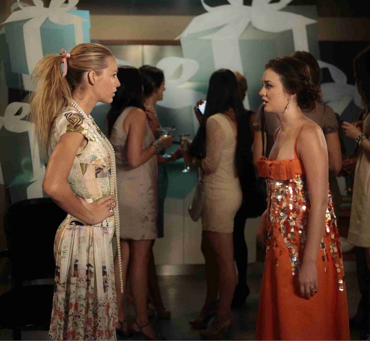 Escena de la serie pretty little liars blair junto a serena