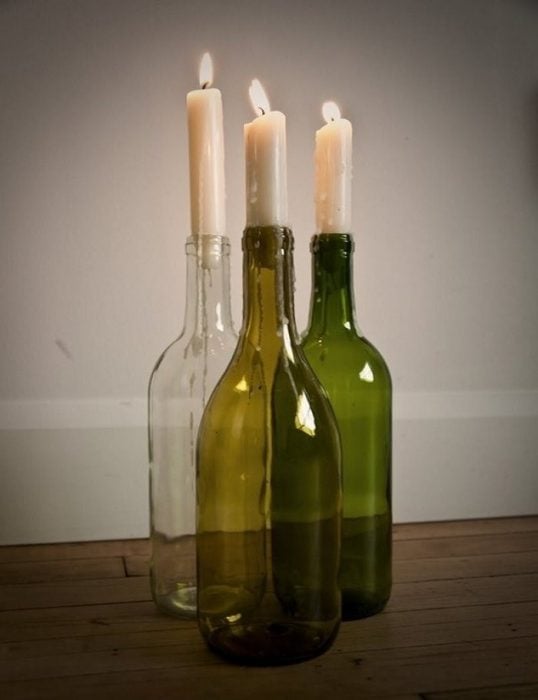 candeleros con botellas