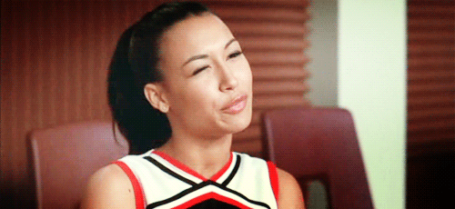 GIF Santana de Glee hablando y rodando los ojos 