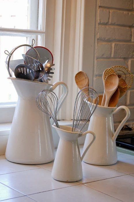 Jarras de cerámica para guardar utensilios de cocina
