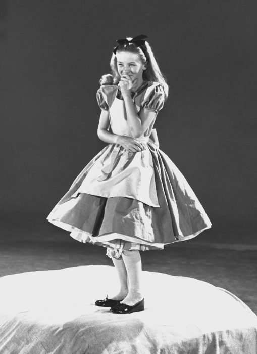 Kathryn Beaumont modelo que interpretó a Alicia en el país de las maravillas 