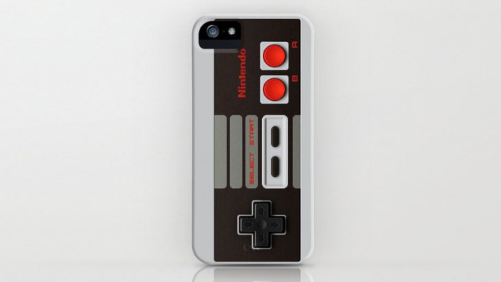 Funda retro para celular que es un control de nintendo 