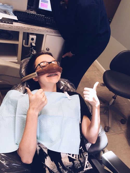 Chica en el dentista 