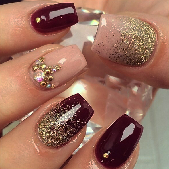 20 Elegantes ideas para diseñar tus uñas con color ciruela