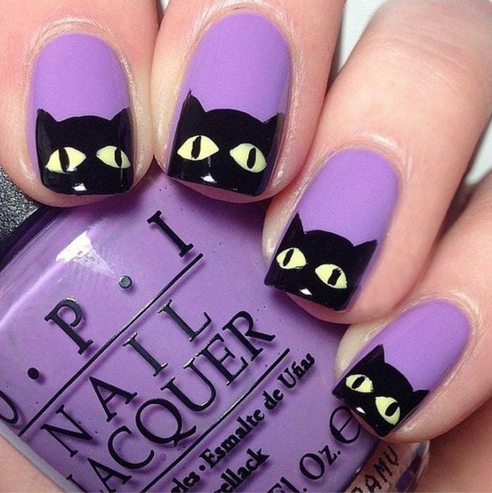 Diseño de uñas para halloween de gato negro 