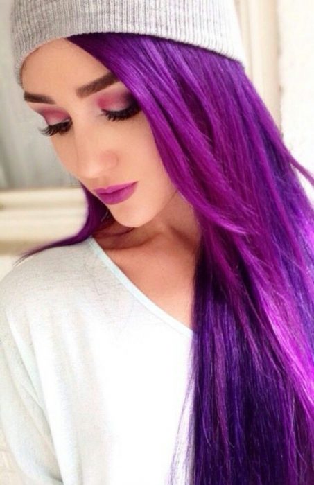 Cabello de color morado con reflejos rodas