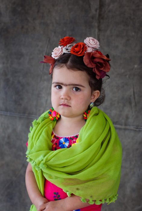 Niña disfrazada de frida kahlo 