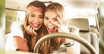 15 Cosas que pasan cuando tu mejor amiga vuelve de vacaciones a tu ciudad