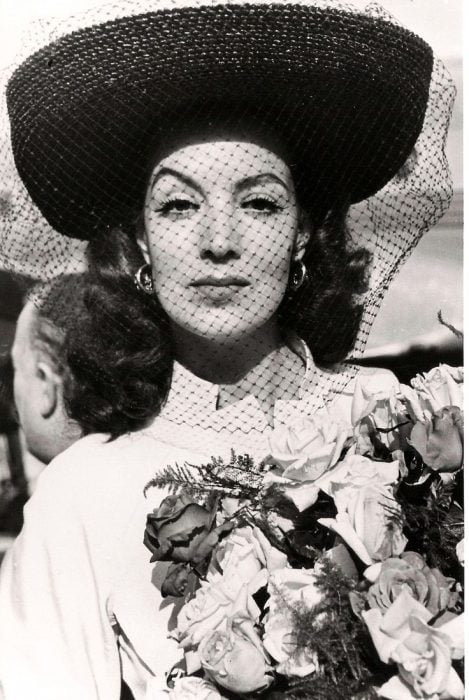 María Félix con sombrero de red