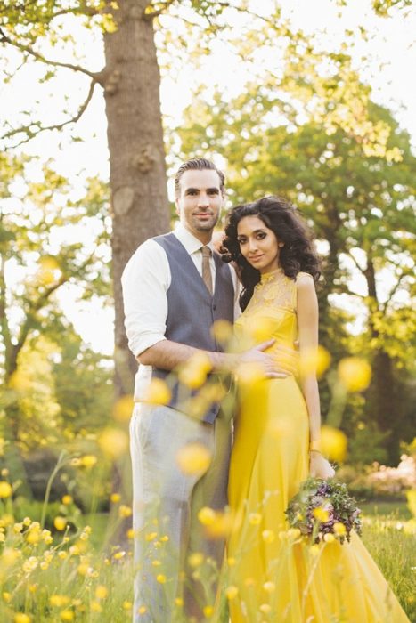 Vestido de novia en color amarillo huevo