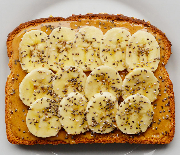 emparedado con crema de cacahuete y plátano