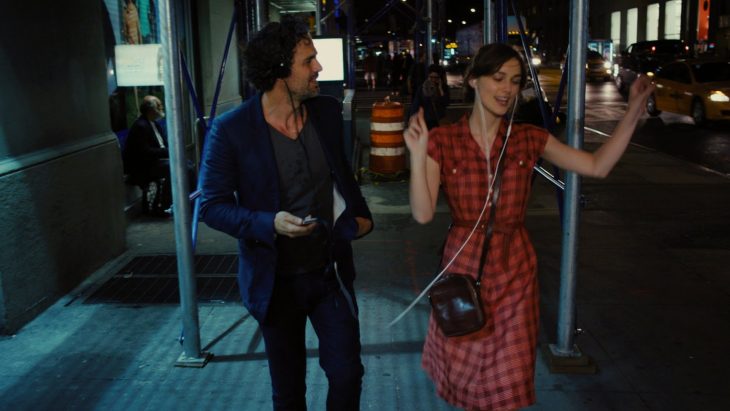 pareja bailando en la calle