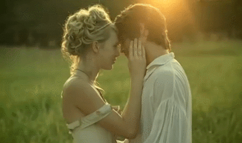 GIF Taylor Swift en el video Romeo y Julieta 