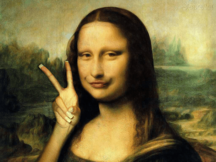 monalisa con duckface y signo de paz