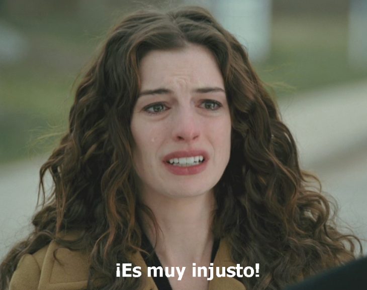 Escena de la película amor y otras adicciones anne hataway llorando 