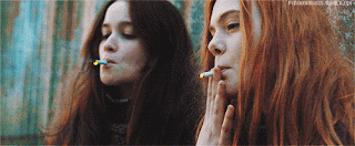 gif chicas fumando