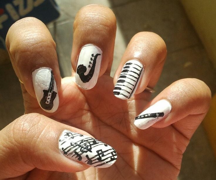 25 Diseños para decorar tus uñas inspirados en la música