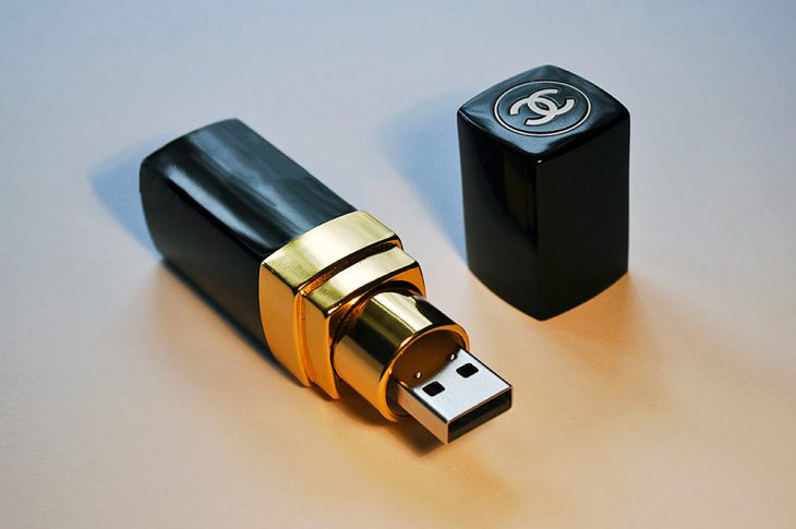 Estuche de memoria USB en forma de lápiz labial 