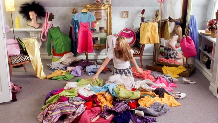 Escena de la película clueless, cheer eligiendo su ropa