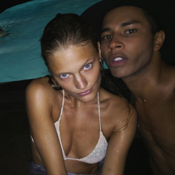 Modelo Constance Jablonski en una alberca 