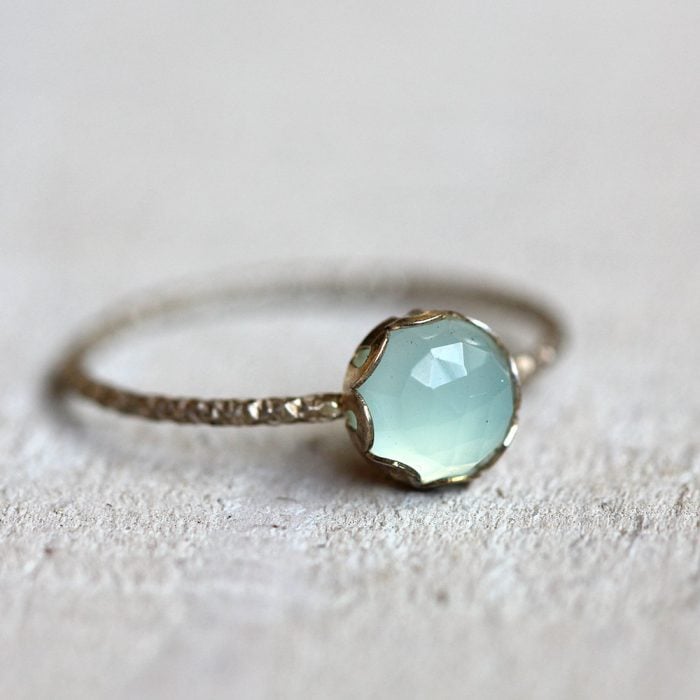 anillo minimalista piedra verde